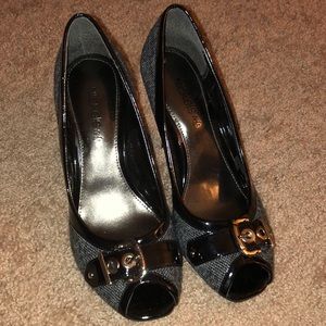 Tweed fabric peep toed heel with buckle on top